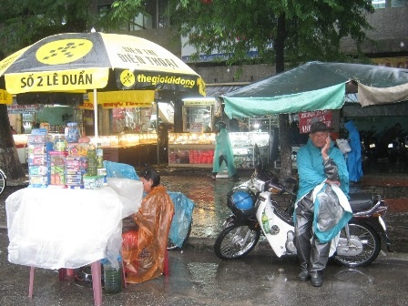 Nhịp sống dưới những cơn mưa dầm ở Huế - 6