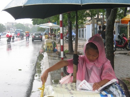 Nhịp sống dưới những cơn mưa dầm ở Huế - 8