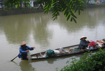 Nhịp sống dưới những cơn mưa dầm ở Huế - 12