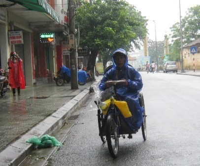 Nhịp sống dưới những cơn mưa dầm ở Huế - 15