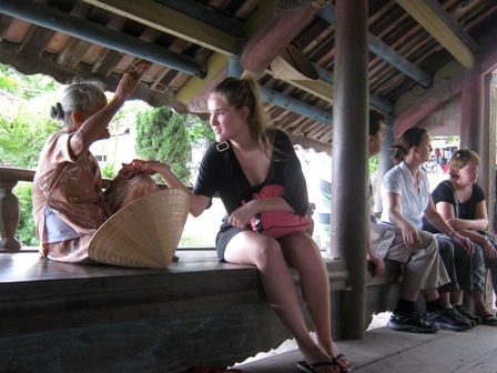 Gặp lại cụ bà 78 tuổi hướng dẫn du lịch bằng tiếng Anh - 2