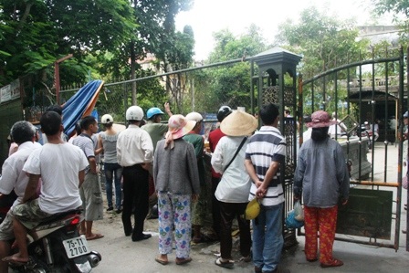 Dọa đốt nhà rồi lao xuống sông tự tử - 2