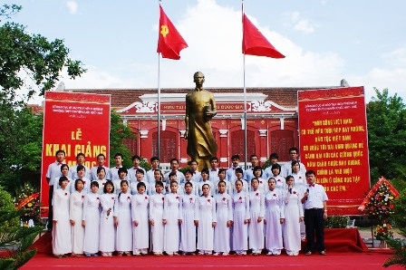 Thủ tướng dự lễ khai giảng tại Trường THPT chuyên Quốc học Huế  - 5