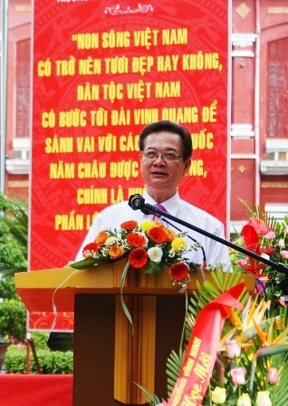 Thủ tướng dự lễ khai giảng tại Trường THPT chuyên Quốc học Huế  - 10