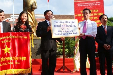 Thủ tướng dự lễ khai giảng tại Trường THPT chuyên Quốc học Huế  - 12