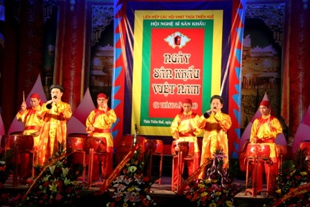 NSND Đàm Liên nén đau diễn tuồng - 10