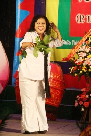 NSND Đàm Liên nén đau diễn tuồng - 1