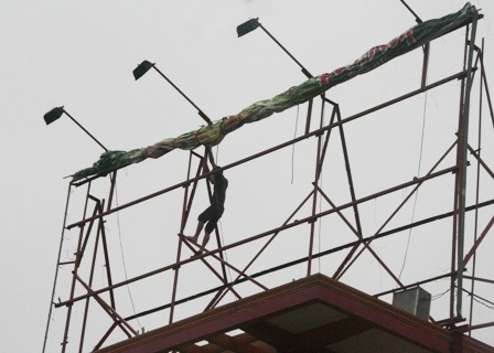 Miền Trung hối hả chạy bão - 27