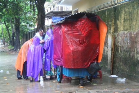 Miền Trung hối hả chạy bão - 39