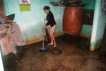 Nhiều tuyến đường trong Thành nội Huế ngập lụt vì mưa lớn - 9