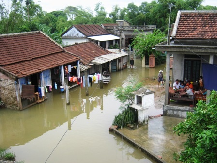 TT-Huế: Hàng trăm hộ dân vùng rốn lũ vẫn còn bị chia cắt - 12 TT-Huế: Hàng trăm hộ dân vùng rốn lũ vẫn còn bị chia cắt - 12