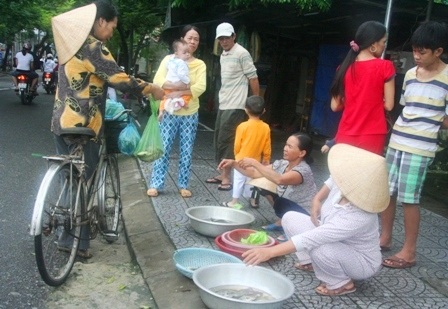 Gánh nặng mưu sinh trên dòng nước lũ - 10