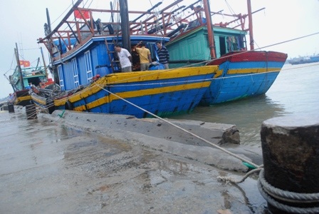 Miền Trung hối hả chạy bão - 36