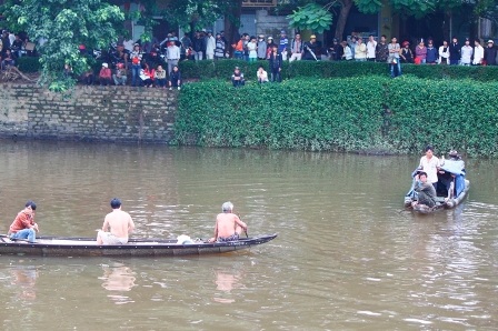 Đôi nam nữ cùng nhau nhảy cầu tự tử giữa đêm - 1