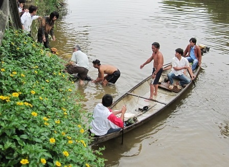 Đôi nam nữ cùng nhau nhảy cầu tự tử giữa đêm - 2 Đôi nam nữ cùng nhau nhảy cầu tự tử giữa đêm - 2