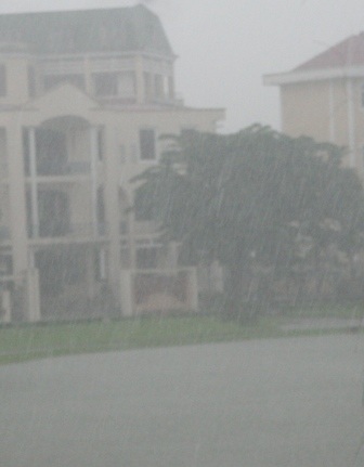 Mưa lớn, lũ lên nhanh, miền Trung nhiều thiệt hại - 2