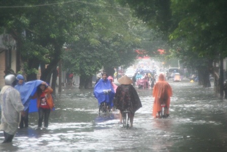 Mưa lớn, lũ lên nhanh, miền Trung nhiều thiệt hại - 3
