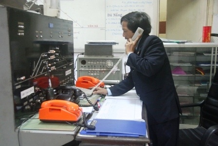 Đường ray chìm nghỉm, hơn 2.000 hành khách mắc kẹt - 12