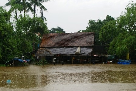 Cận cảnh Cố đô Huế ngập trong nước lớn - 7