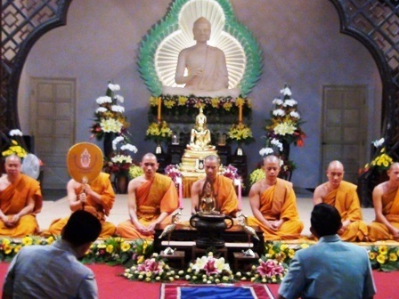 Hoàng gia Thái Lan tổ chức Lễ Dâng y tại cố đô Huế - 1