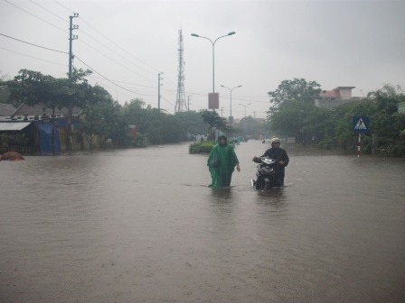 Cận cảnh Cố đô Huế ngập trong nước lớn - 12