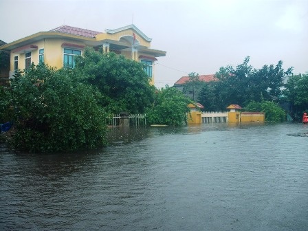 Cận cảnh Cố đô Huế ngập trong nước lớn - 10