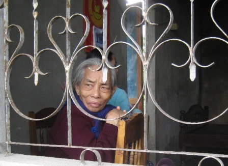 Mẹ chết đuối trong lũ, 3 con mồ côi - 4