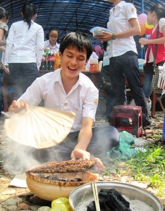 Sôi động lễ kỷ niệm 115 năm thành lập trường Quốc Học Huế - 13