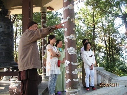 Người giữ tiếng chuông hòa bình ở Huế - 2