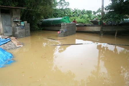 Mưa cực lớn ở miền núi, lũ thành phố lên đột ngột - 10