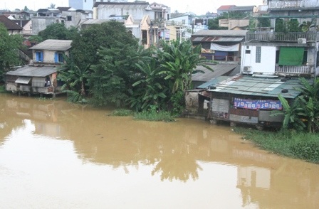 Mưa cực lớn ở miền núi, lũ thành phố lên đột ngột - 17