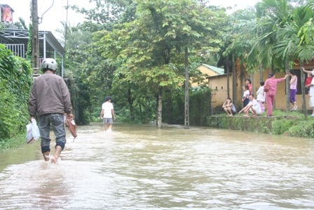 Mưa cực lớn ở miền núi, lũ thành phố lên đột ngột - 6