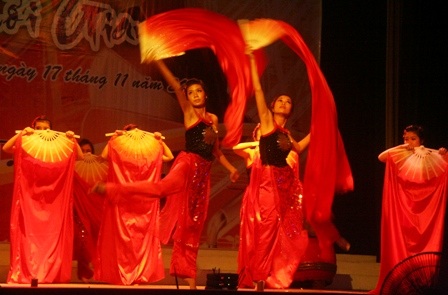 Hào hứng đêm nhạc “Dòng thời gian” của SV ĐH Phú Xuân  - 4