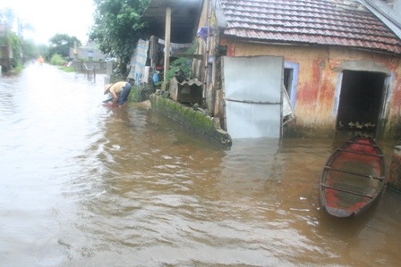 Miền Trung: Lũ lại lên, nước bủa vây thành phố, huyện thị - 19