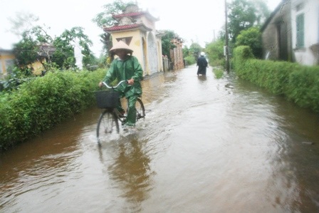 Miền Trung: Lũ lại lên, nước bủa vây thành phố, huyện thị - 21