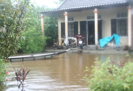 Miền Trung: Lũ lại lên, nước bủa vây thành phố, huyện thị - 22