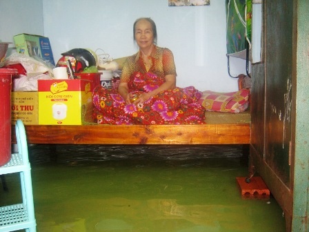 Lũ lên quá nhanh, người dân vội vã tích lương thực - 5 Lũ lên quá nhanh, người dân vội vã tích lương thực - 5