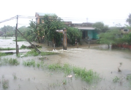 Miền Trung: Lũ lại lên, nước bủa vây thành phố, huyện thị - 15