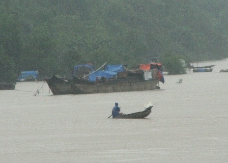 Miền Trung: Lũ lại lên, nước bủa vây thành phố, huyện thị - 18