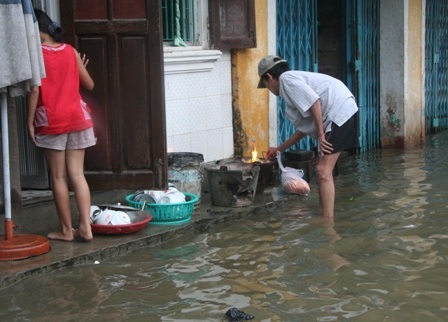 Lũ chia cắt toàn bộ thành phố Huế - 12
