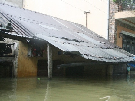 Lũ chia cắt toàn bộ thành phố Huế - 2