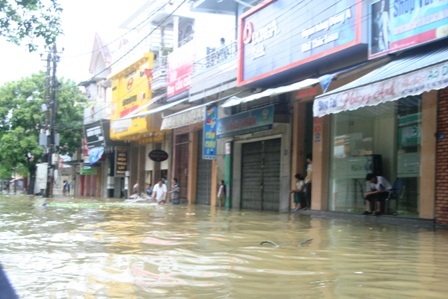 Lũ chia cắt toàn bộ thành phố Huế - 19