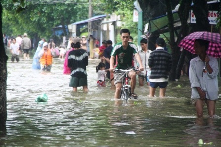 Lũ chia cắt toàn bộ thành phố Huế - 21