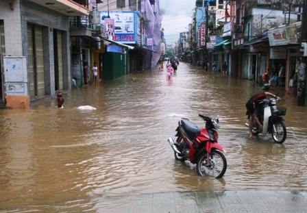 Lũ chia cắt toàn bộ thành phố Huế - 23