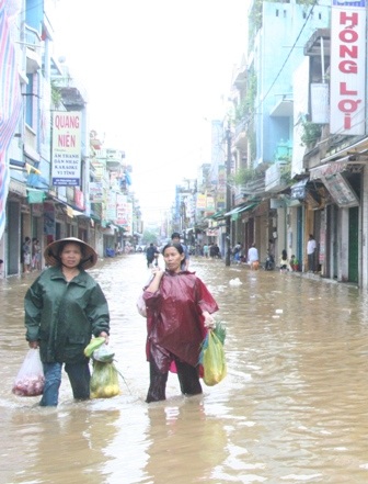 Lũ chia cắt toàn bộ thành phố Huế - 24