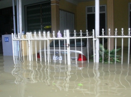 Lũ chia cắt toàn bộ thành phố Huế - 4