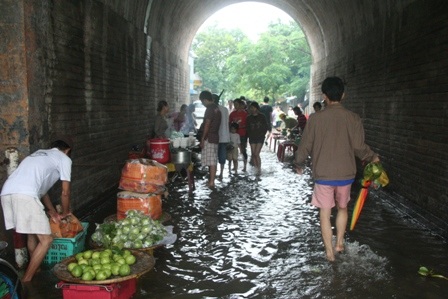 Lũ chia cắt toàn bộ thành phố Huế - 27