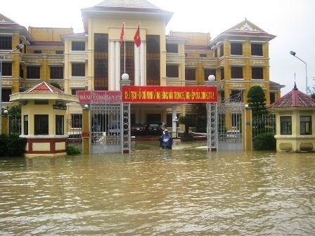 Lũ chia cắt toàn bộ thành phố Huế - 29 Lũ chia cắt toàn bộ thành phố Huế - 29