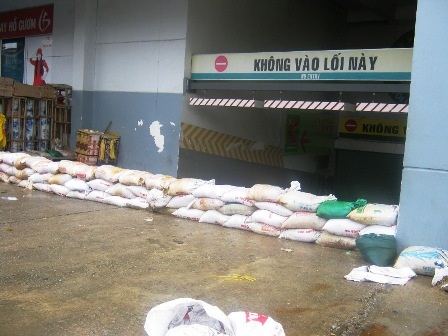 Lũ chia cắt toàn bộ thành phố Huế - 33 Lũ chia cắt toàn bộ thành phố Huế - 33