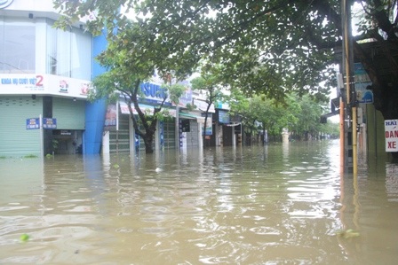 Lũ chia cắt toàn bộ thành phố Huế - 5